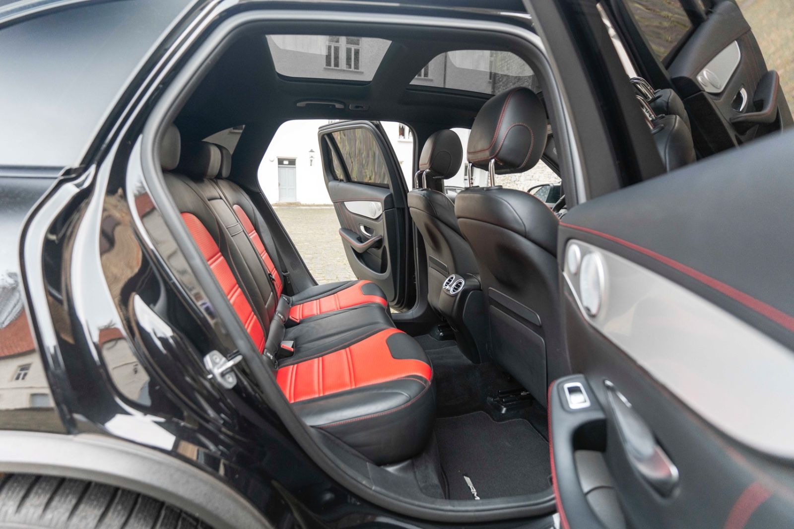 Fahrzeugabbildung Mercedes-Benz GLC 63 AMG 4MATIC BURMESTER ACC 360° NIGHT KAM