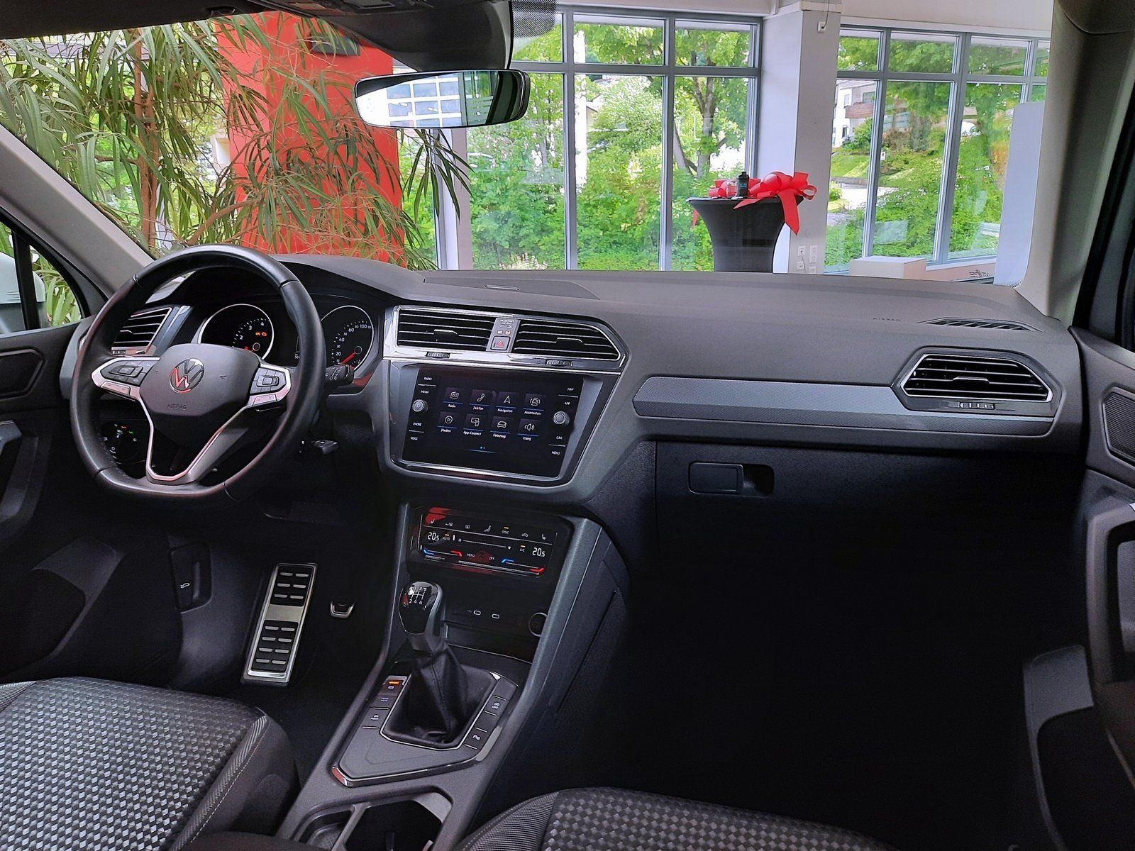 Fahrzeugabbildung Volkswagen Tiguan Active TSI *Navi*ACC*LED*PDC*Sitzhzg*Cam*