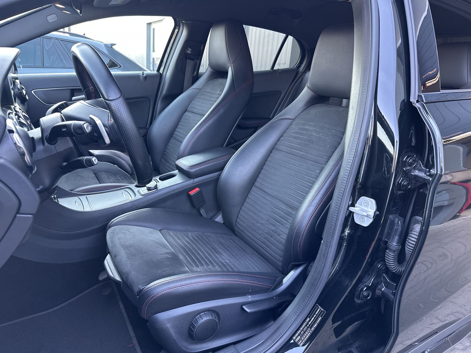 Fahrzeugabbildung Mercedes-Benz GLA 250 AMG-Line DCT NAV+LED+SHZ+KAM+NIGHT-PAKET