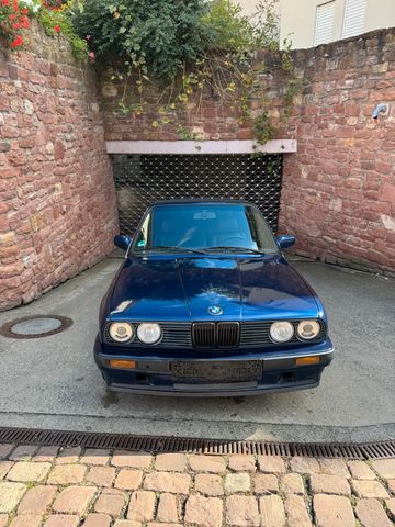 BMW E30 320 I Cabrio