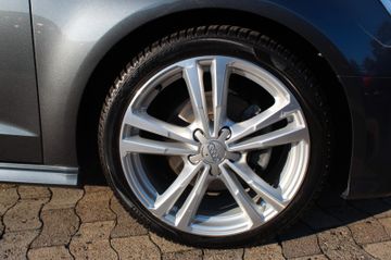 Fahrzeugabbildung Audi A3 1.4 TFSI 2x S Line VC+ACC+18"