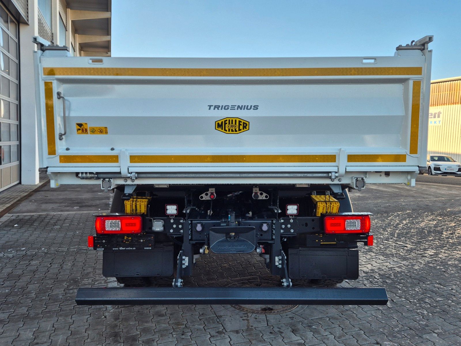 Fahrzeugabbildung Iveco AT190T36W/P 4x4 Allrad, Meiller-Dreiseitenkipper