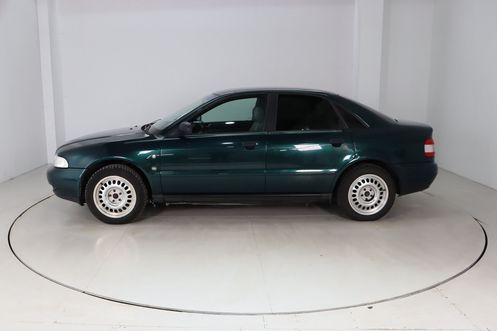 Fahrzeugabbildung Audi A4 1.6 * Flüssiggas * HU 01.2028 * s-line