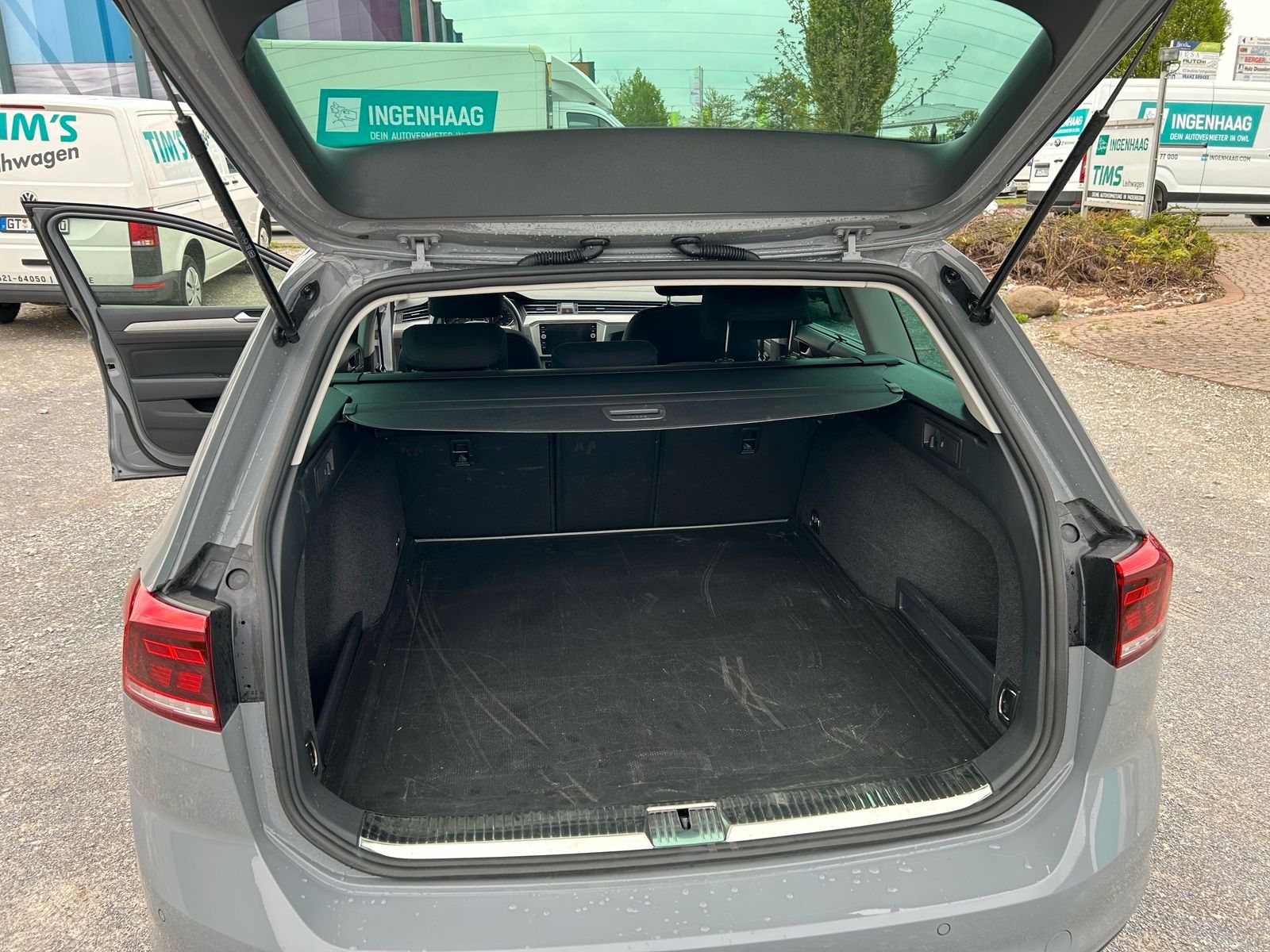 Fahrzeugabbildung Volkswagen Passat Variant 1.5 TSI Buisness  DSG Navi AHK