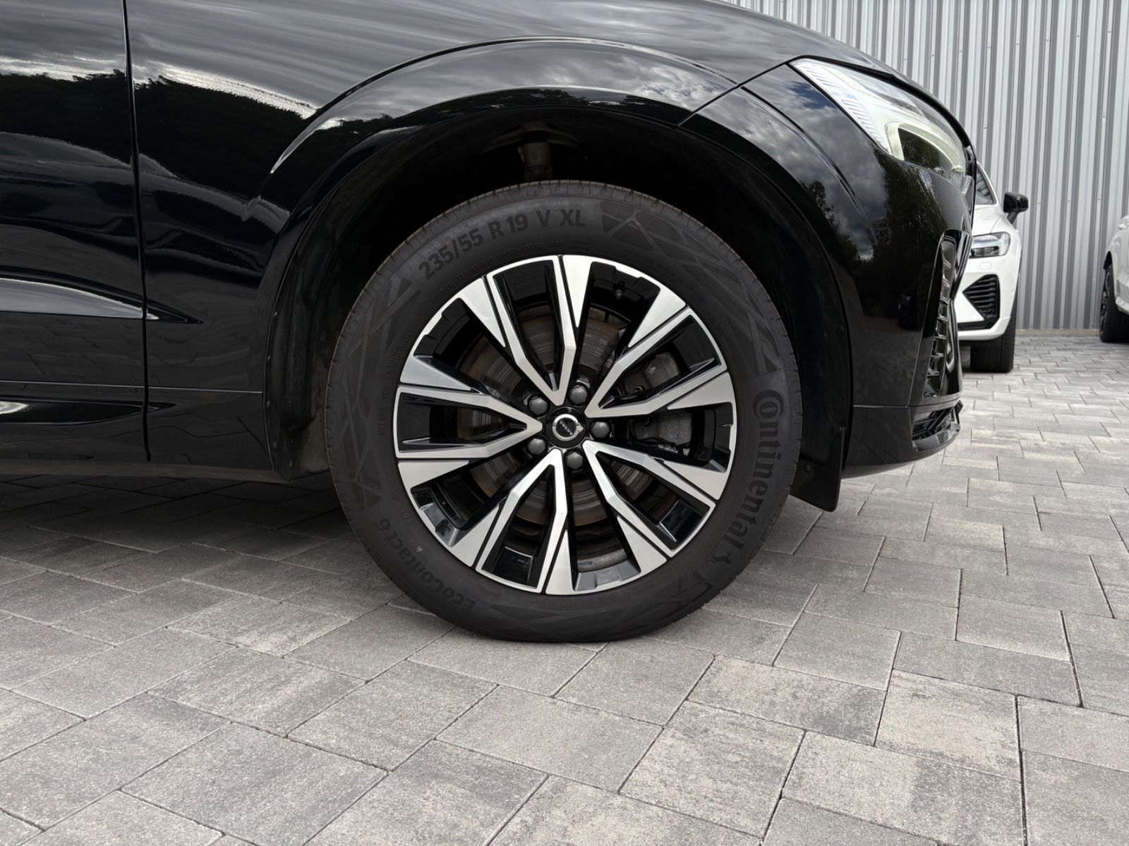 Volvo XC60 B4 AWD PLUS DARK LEDER NAVI PANO HK SOUND foto 4