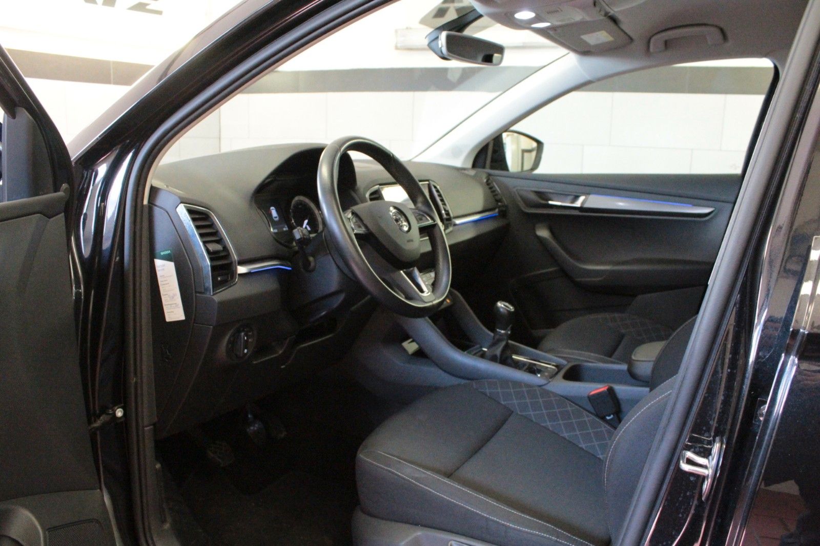 Fahrzeugabbildung SKODA Karoq 1.0 TSI AMBITION  AHK *Allwetter*