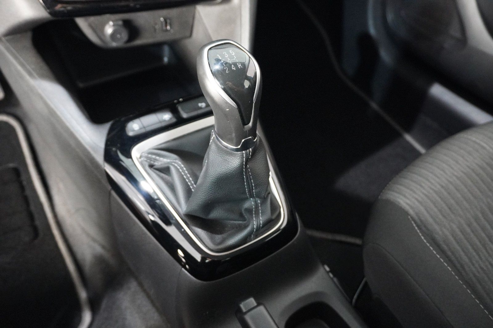 Fahrzeugabbildung Opel Corsa F 1.2 EDITION NAVI/KAMERA/TEMP./PDC/DAB+