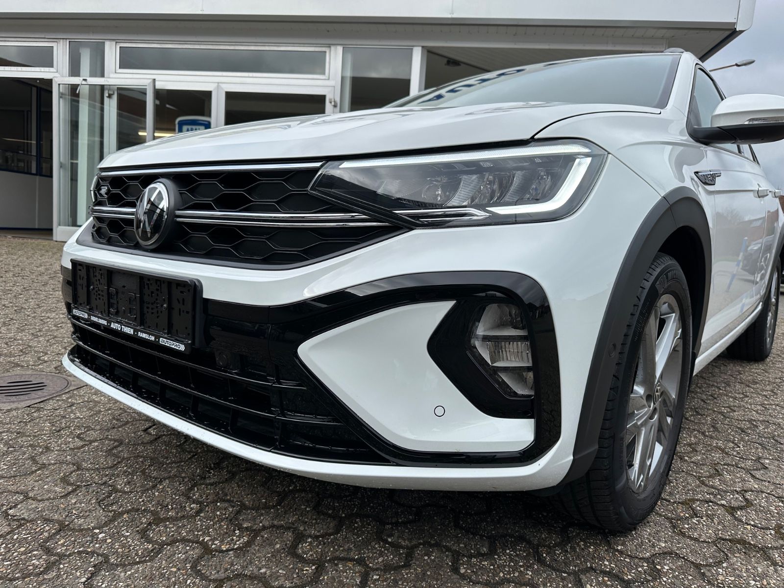 Fahrzeugabbildung Volkswagen Taigo 1.0 TSI R-Line DSG AHK/ACC/LED/17"