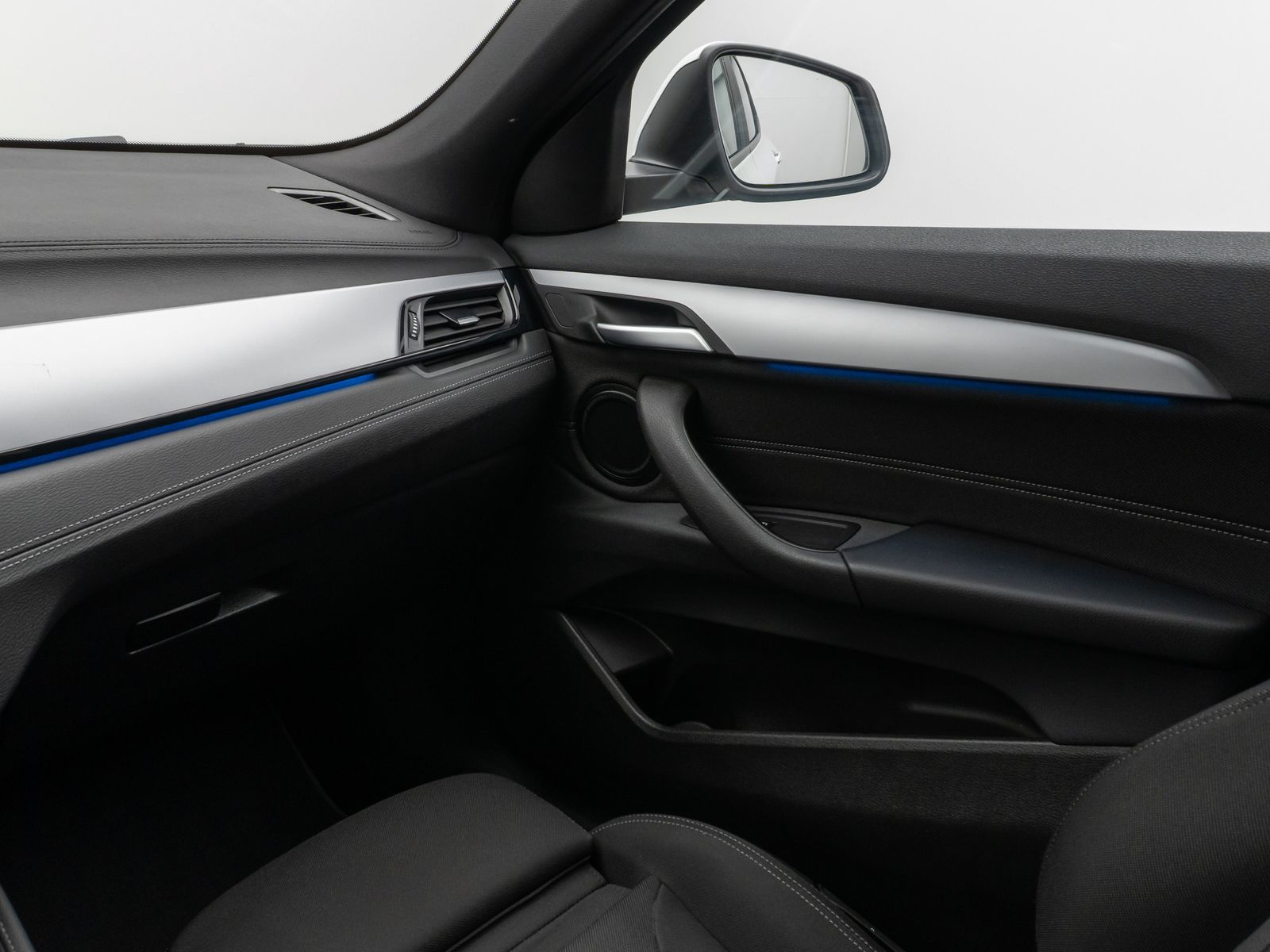 Fahrzeugabbildung BMW X2 xD25e Kamera DAB HiFi Navi Komfort Sport LED