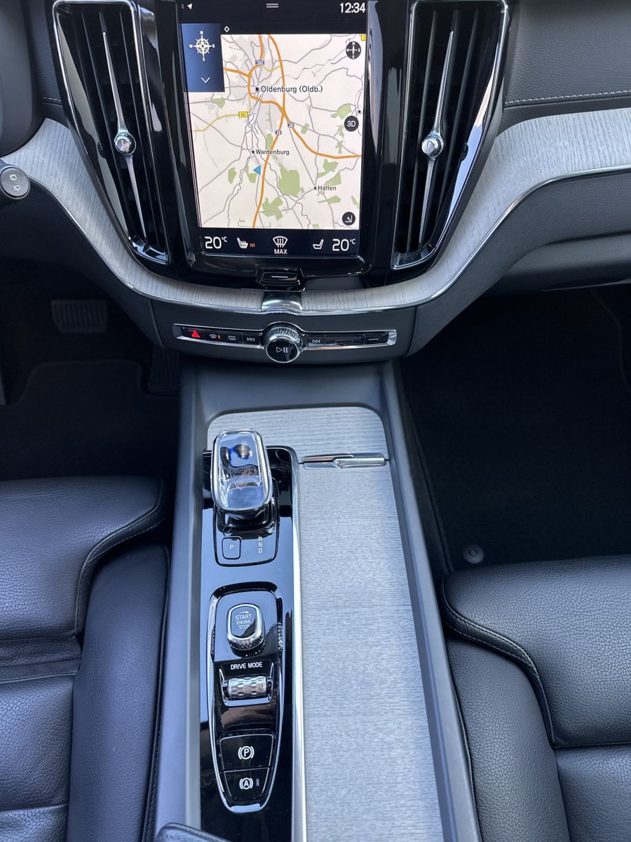 Fahrzeugabbildung Volvo XC60 B5 AWD Inscription NAV+LED+KAMERA+19ZO+1HD