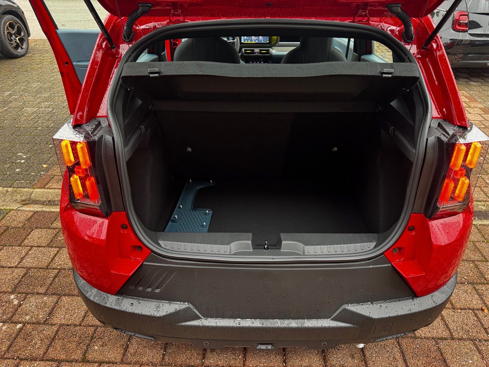 Fahrzeugabbildung Fiat Grande Panda Hybrid ICON 1.2 Navi Carplay Klima