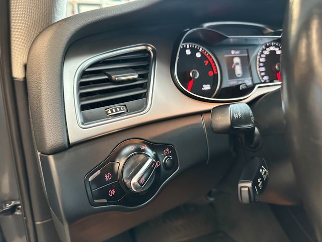 Audi A4 *3-ZONEN*MEMORY*StzHZBelftg*TEMPO*AHK*LEDER*
