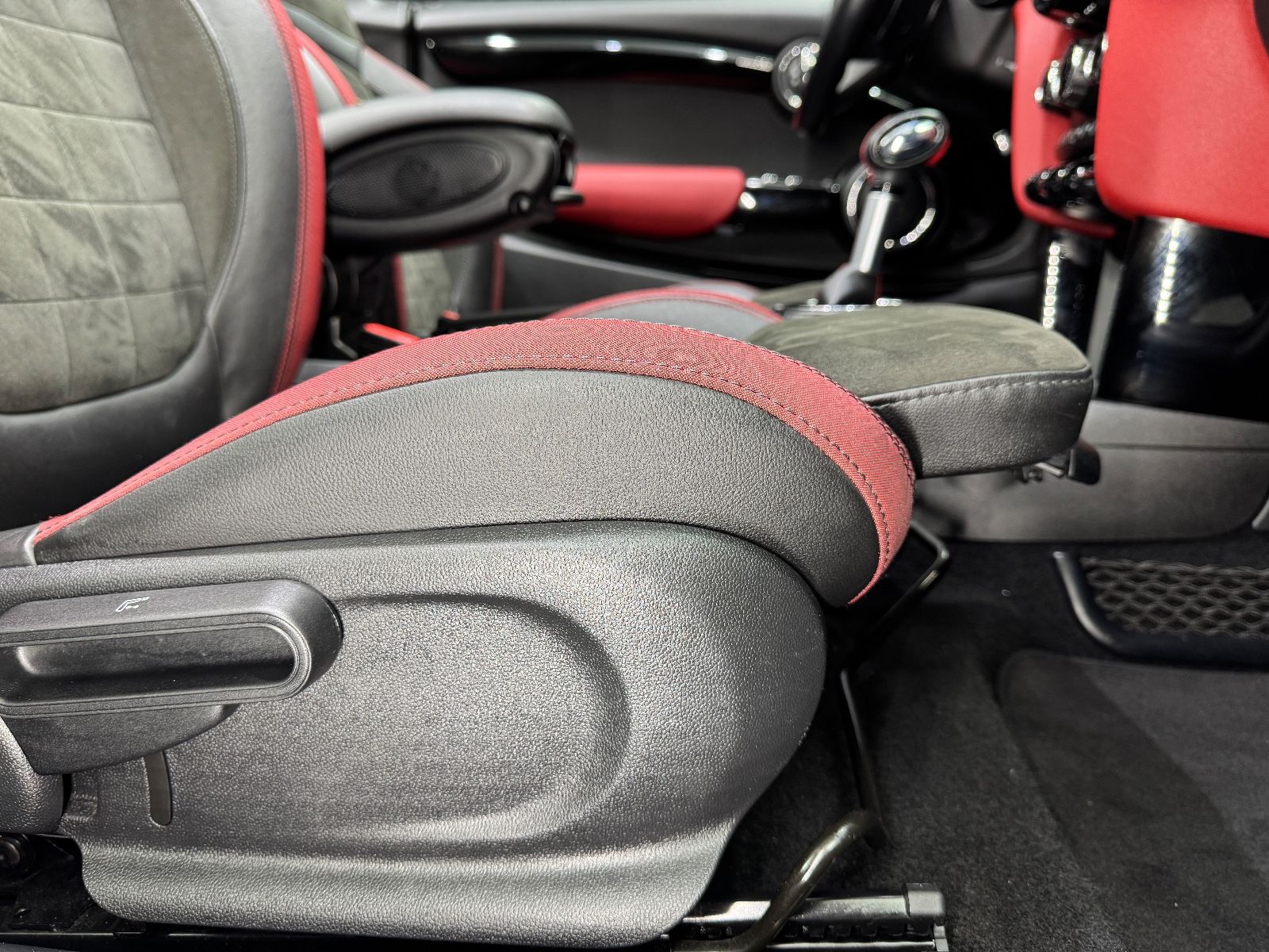 Fahrzeugabbildung MINI Cooper S Cabrio|JCW-PAKET|HARMAN/KARDON|VOLL