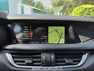 Alfa-Romeo Stelvio - 11