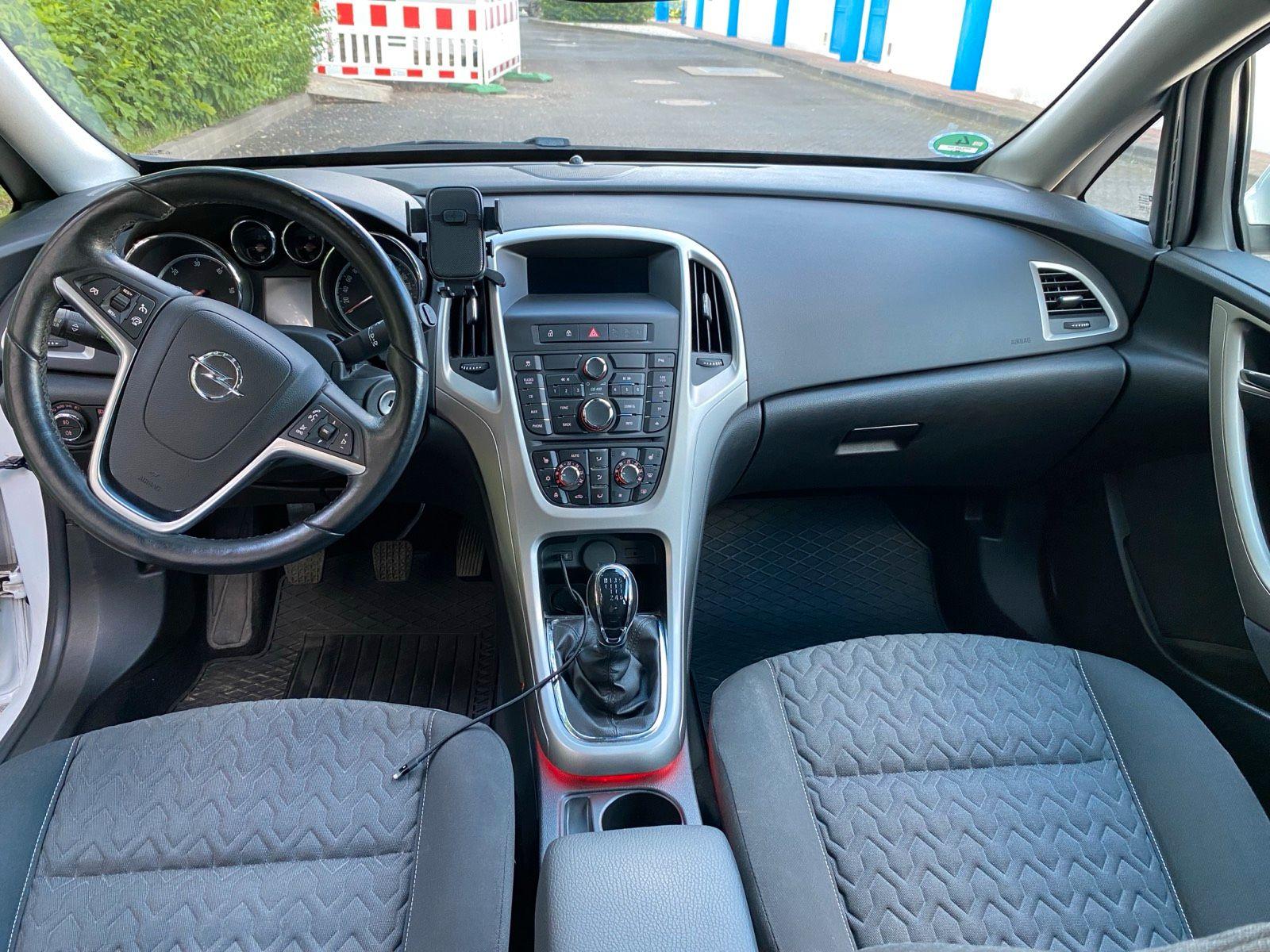 Opel Astra 2014 — photo 9