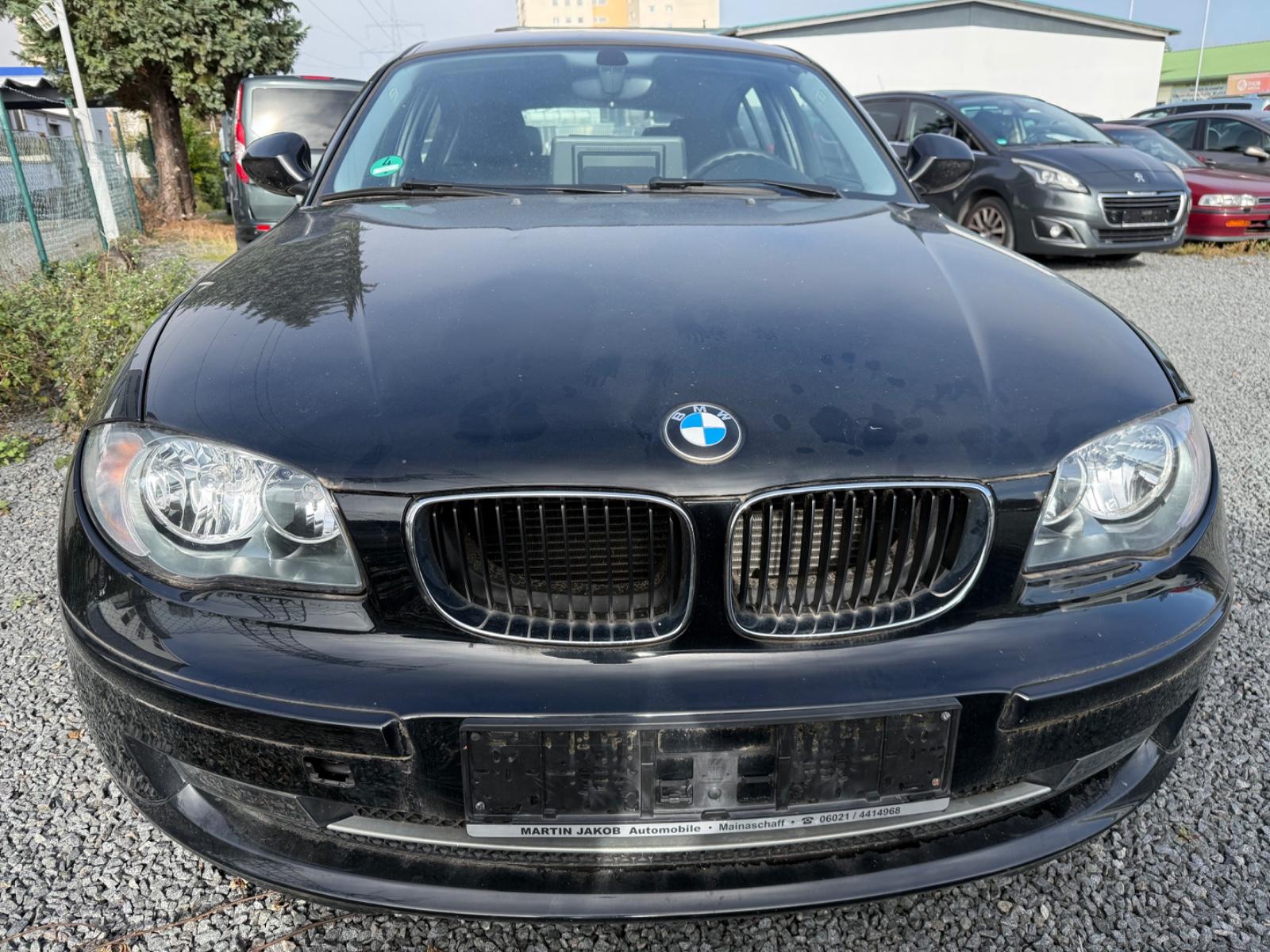 BMW 116 2009 — вигляд ззаду