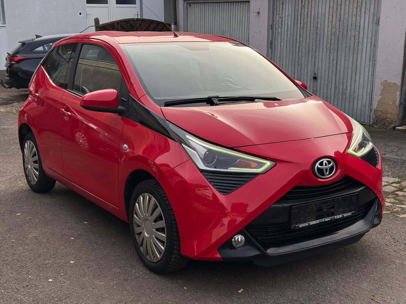 Toyota Aygo AYGO x-play club *Klima/CarPlay/Kamera*