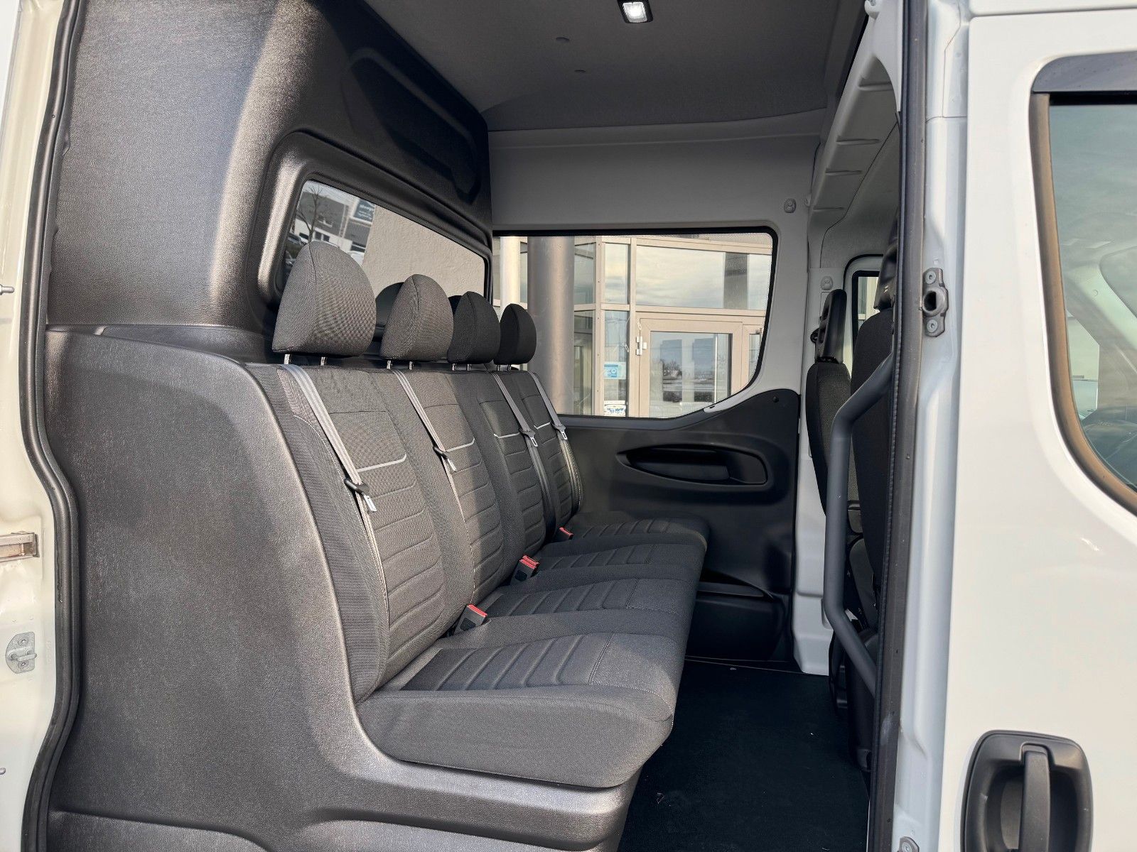 Fahrzeugabbildung Iveco Daily 35S16 A8 *DoKa*Automatik*AHK*R3.520mm*