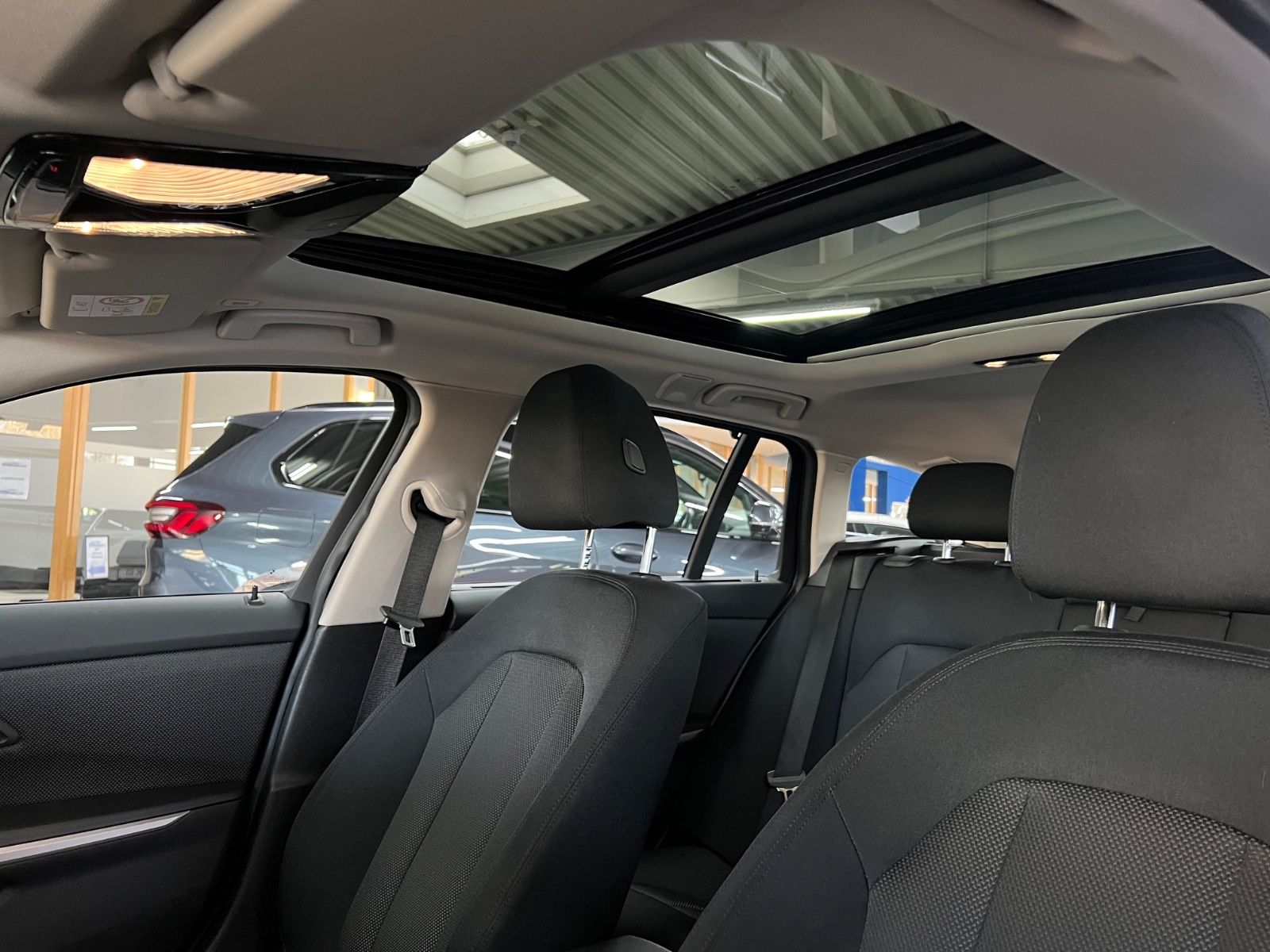 BMW 318 d Touring Facelift+Curved+Assistant+Panroama foto 23