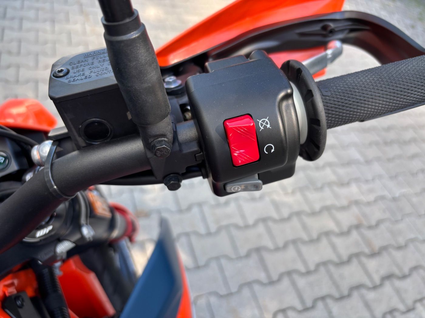 Fahrzeugabbildung KTM 690 SMC-R kurzer Kennzeichenhalter Remus