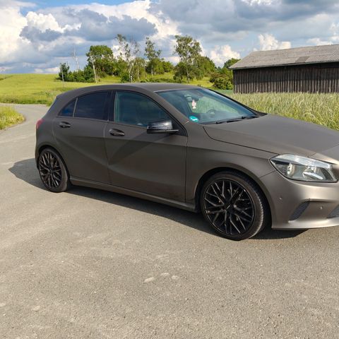 MERCEDES-BENZ A 180