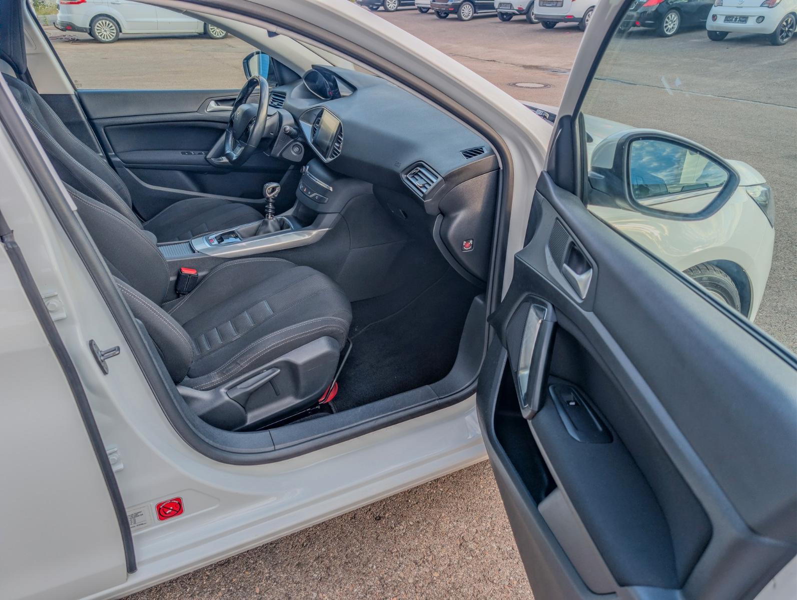 Peugeot 308 2014 — photo 20