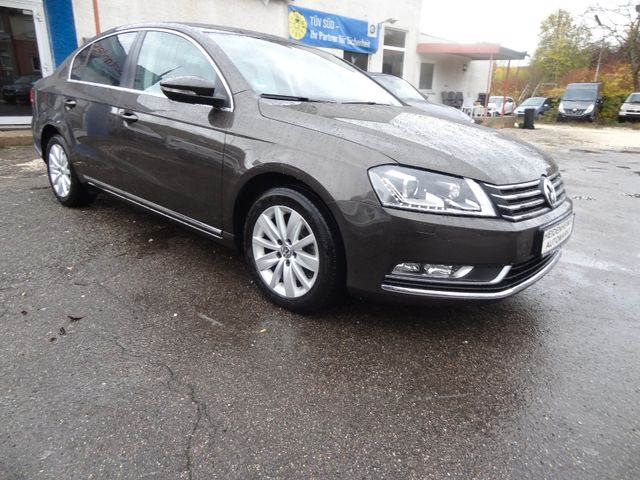 Fahrzeugabbildung Volkswagen Passat Lim. Comfort/Xenon/Navi/140PS/2.Hd/