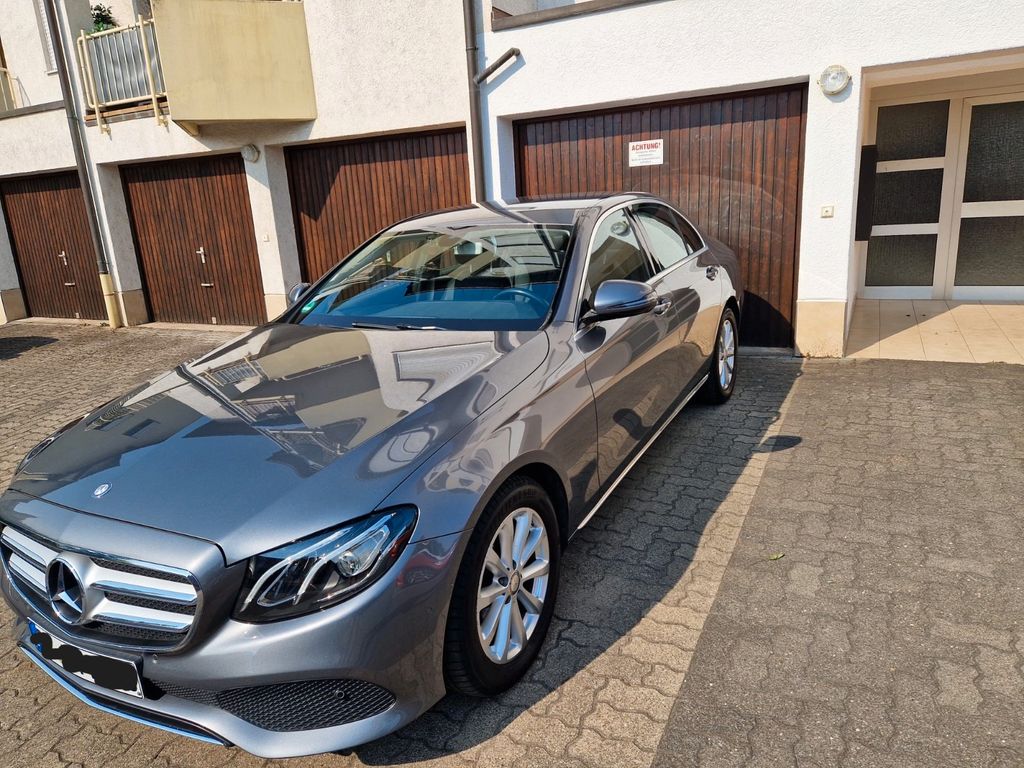 Image of Mercedes-Benz E 220