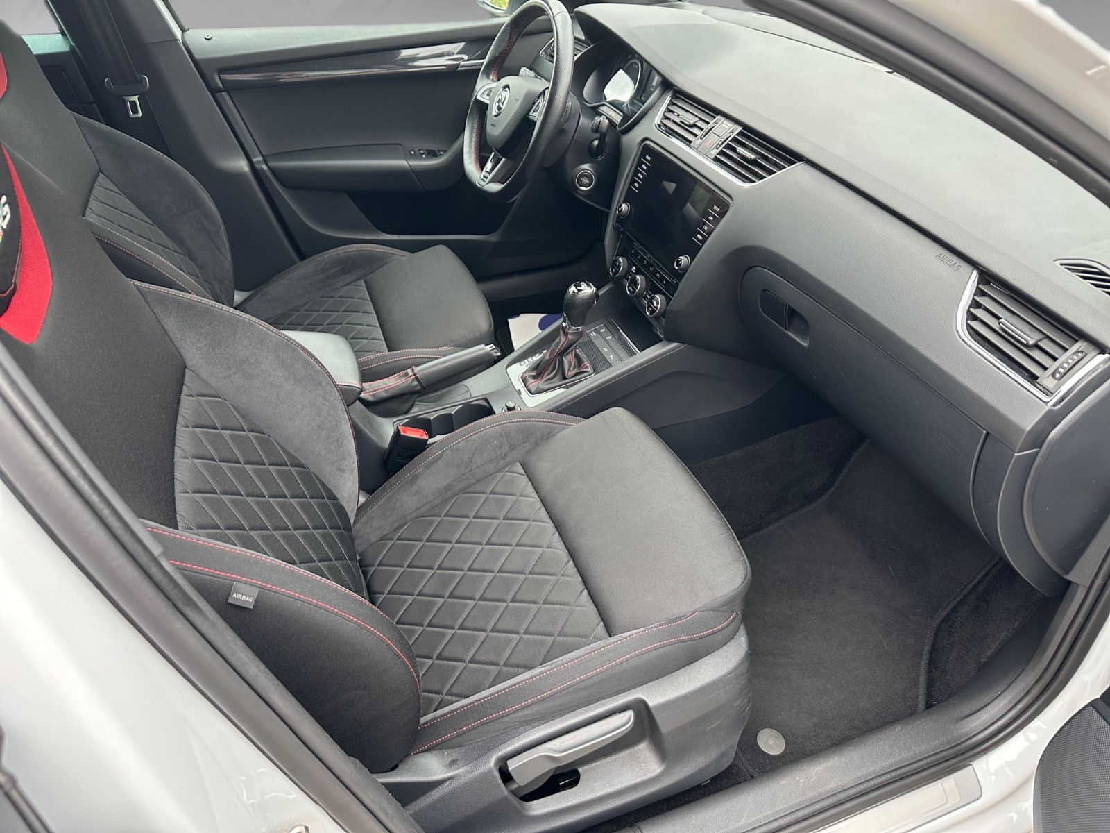 SKODA Octavia Combi RS 245 – Bild 4