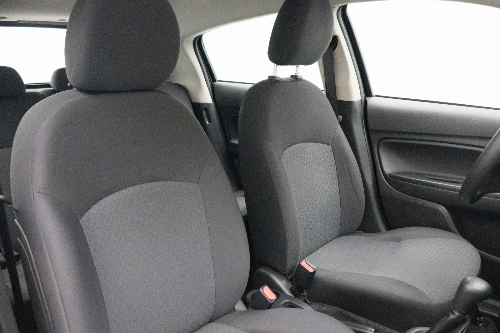 Fahrzeugabbildung Mitsubishi Space Star Edition 100