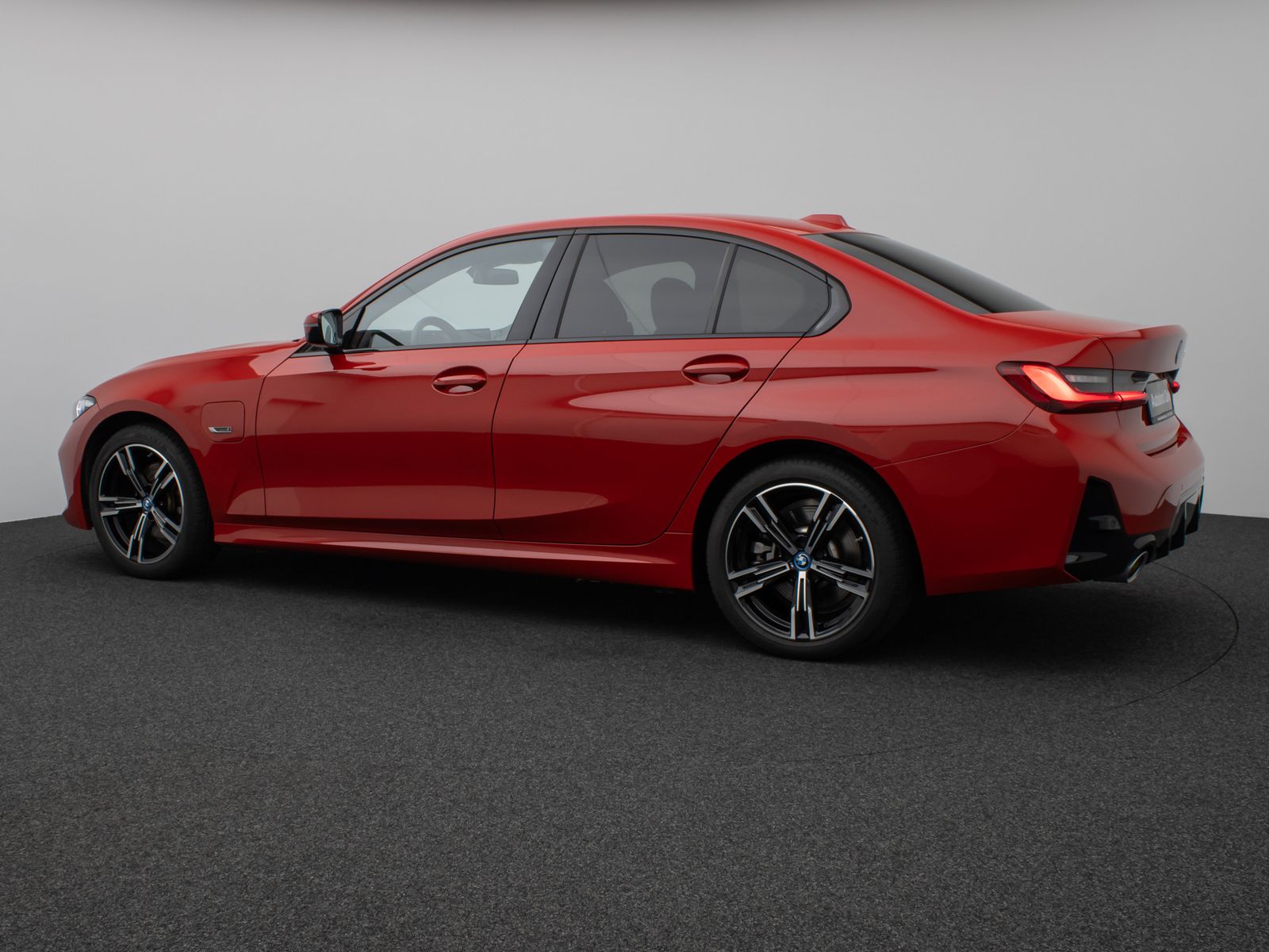 Fahrzeugabbildung BMW 330e M Sport HUD DAB PDC Geschwindigkeitsreg