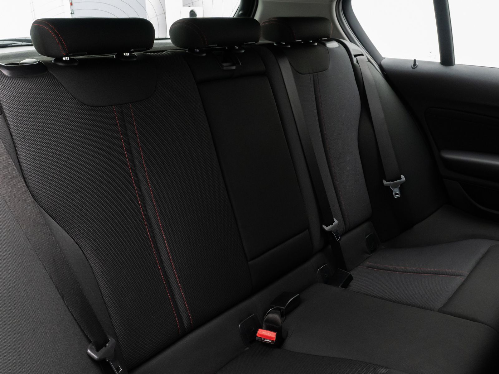 Fahrzeugabbildung BMW 118i Sport Line LED NaviBusiness Lordos Tempomat
