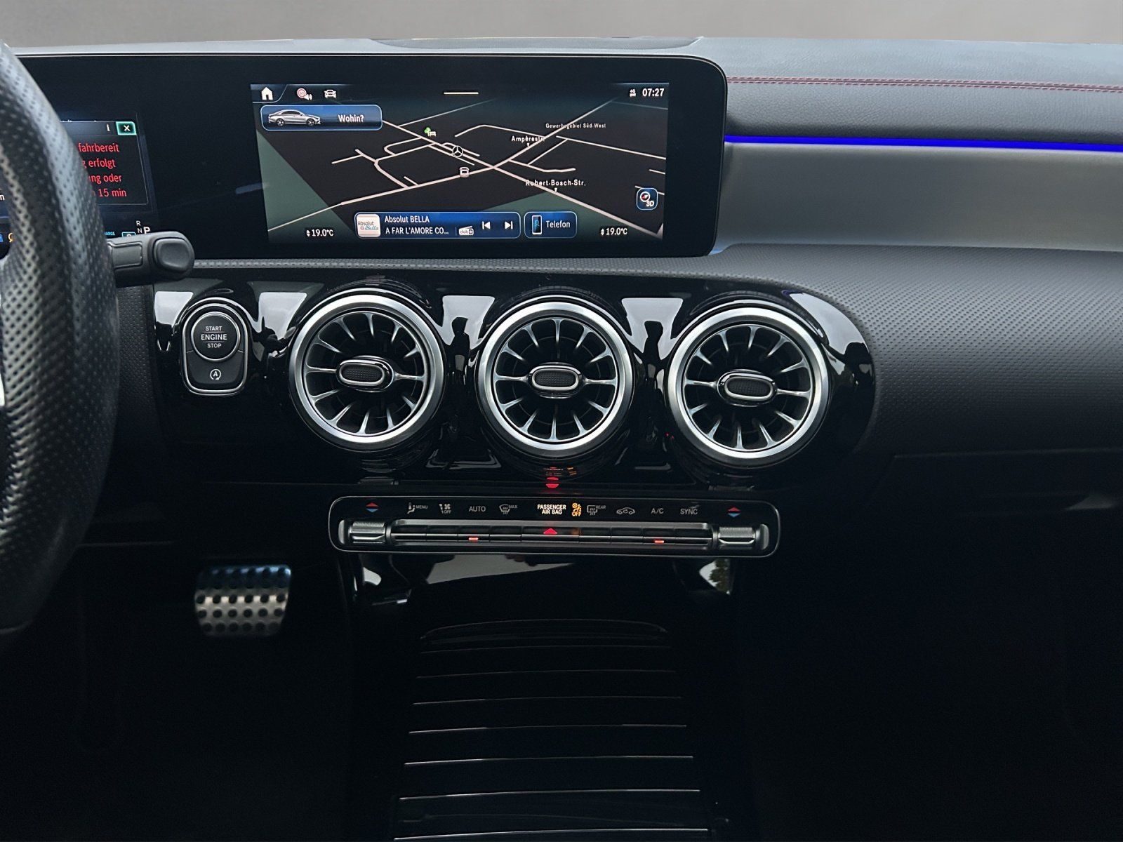 Fahrzeugabbildung Mercedes-Benz CLA200 AMG Prem MLED Burme DAB KeyGo Pano Kamera