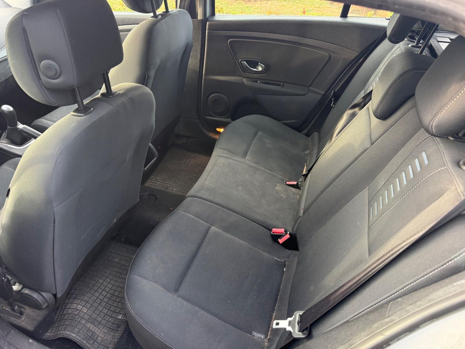 Renault Megane 2010 — photo 11
