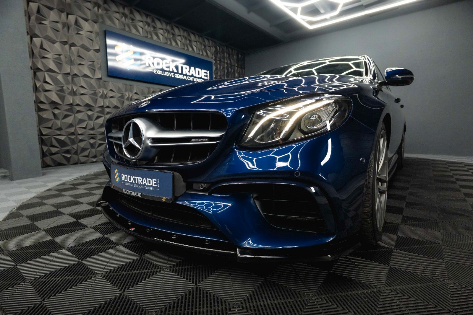Fahrzeugabbildung Mercedes-Benz E 63 AMG 4Matic+ Night-Paket Drivers Package LED