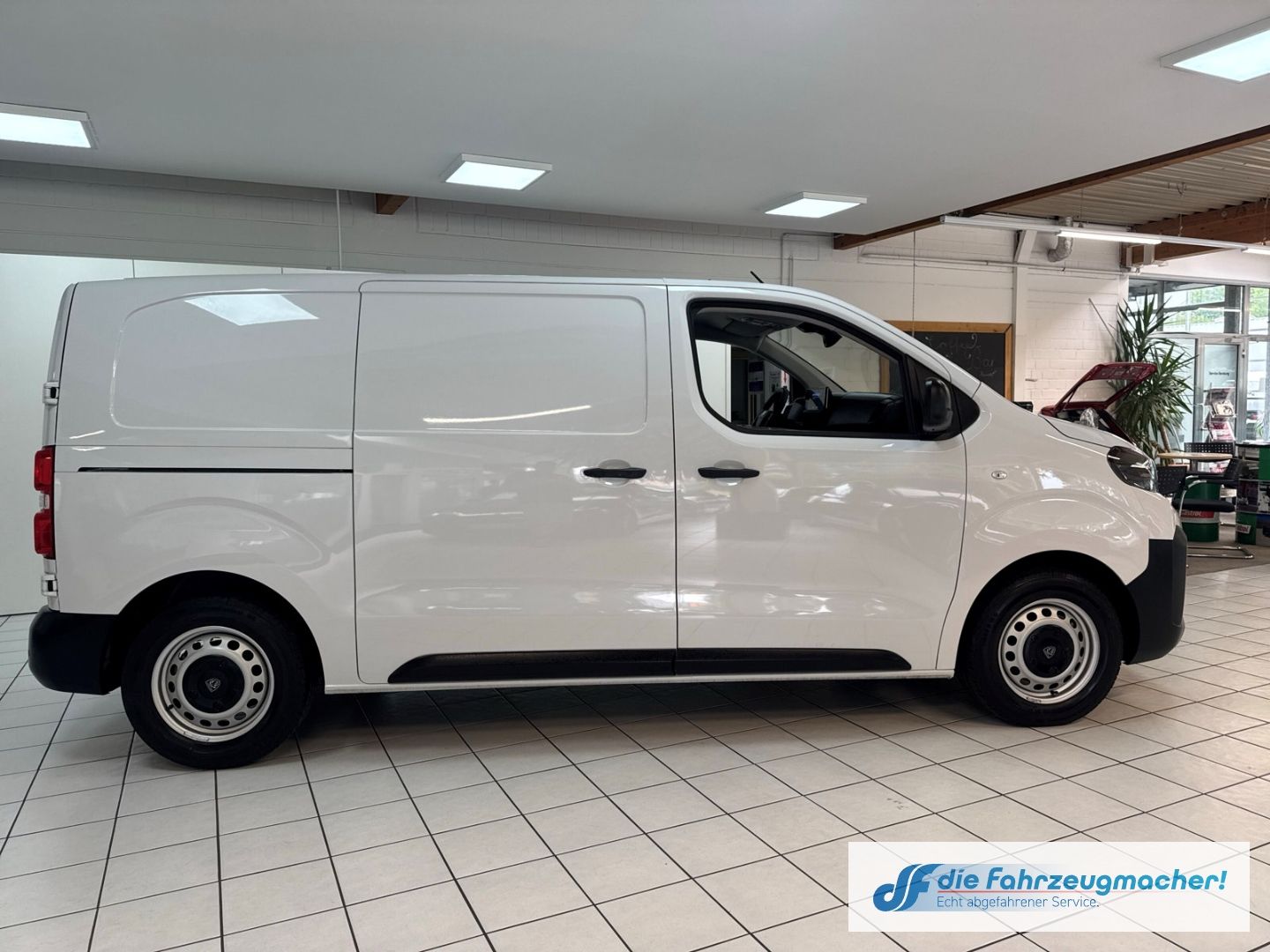 Fahrzeugabbildung Peugeot Expert Kasten Standard 1.5 BlueHDi 120 FAP EU6d