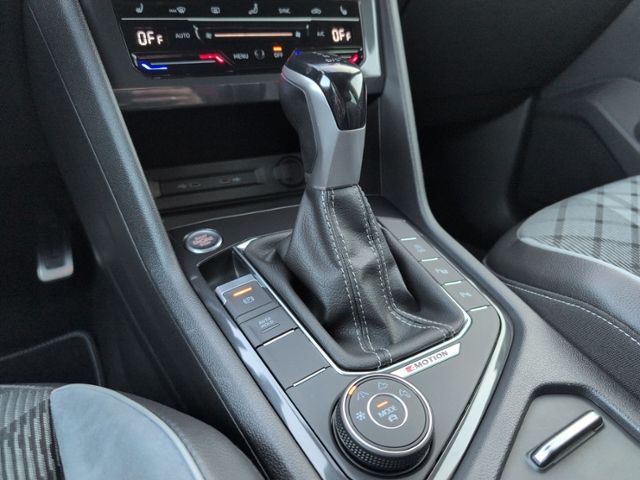 Tiguan 2.0 TDI DSG R-LINE ALLRAD IQ.LIGHT+AHK+eH