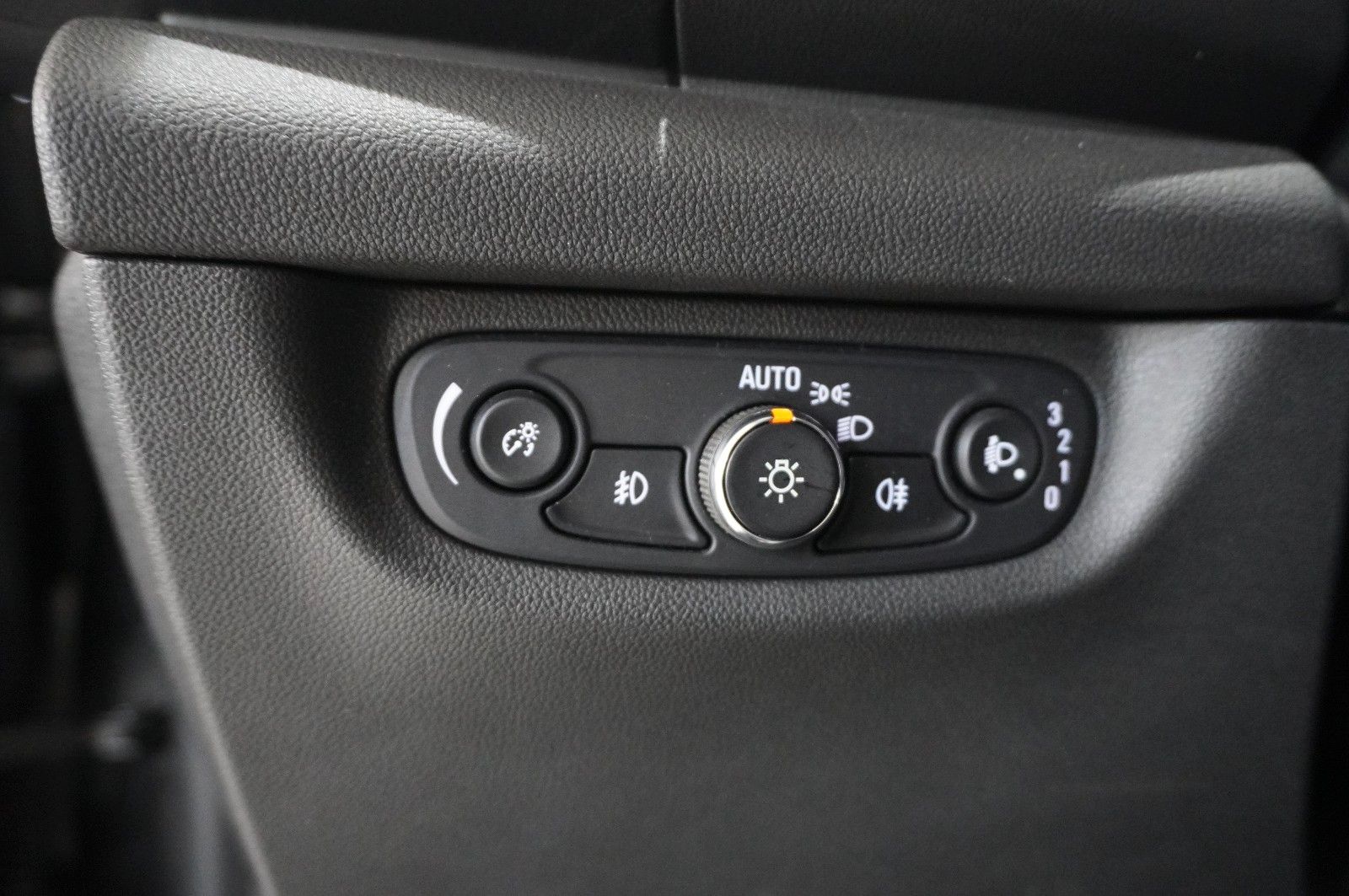 Fahrzeugabbildung Opel Insignia B GS 2.0D DYNAM. NAVI/LED/KAMERA/SH/AHK