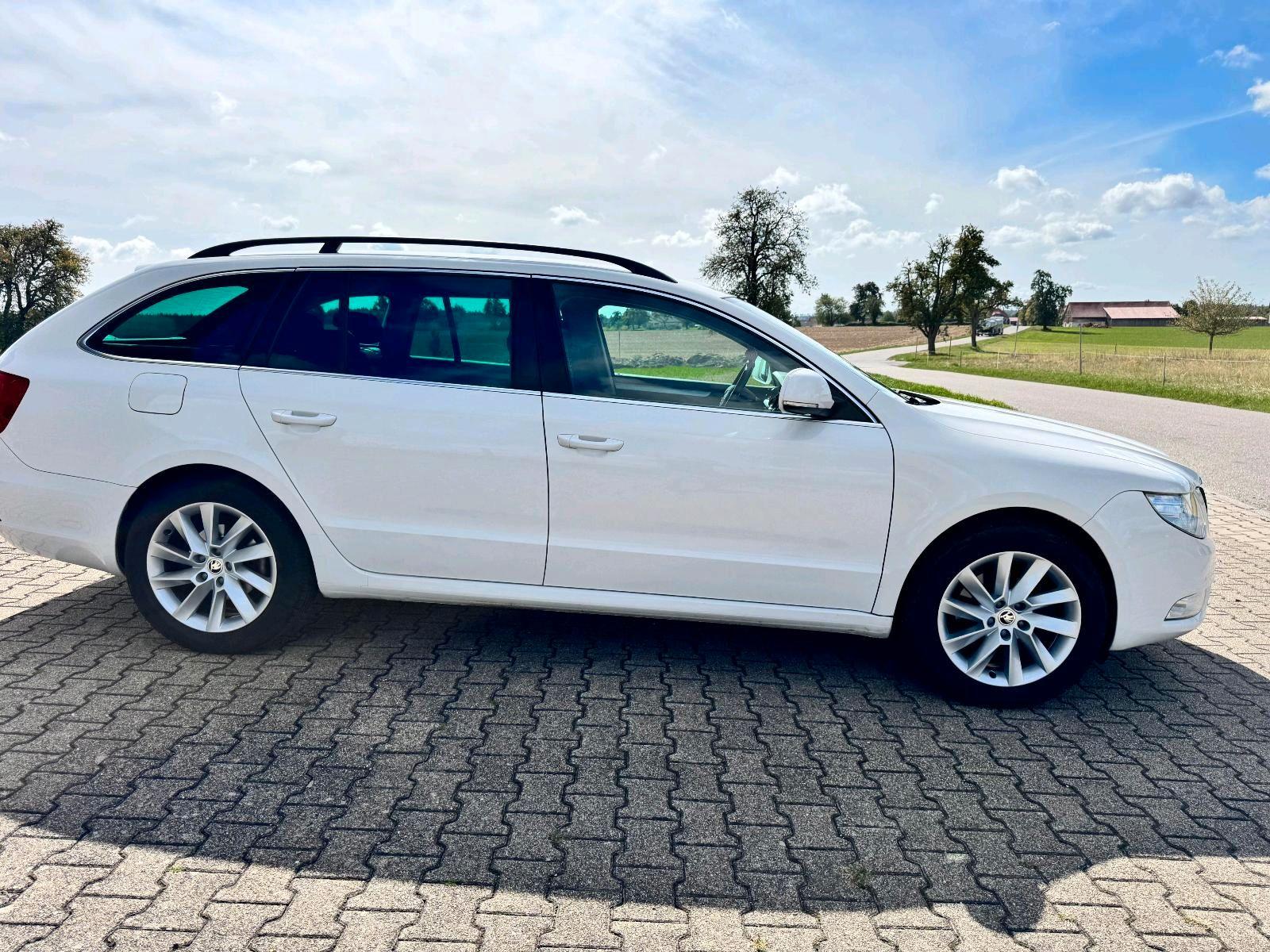 Skoda Superb 2012 — photo 5