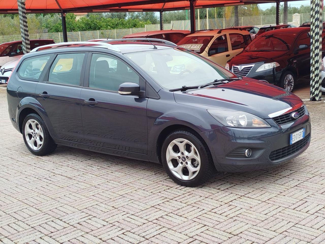 Ford Focus 2010 — photo 13