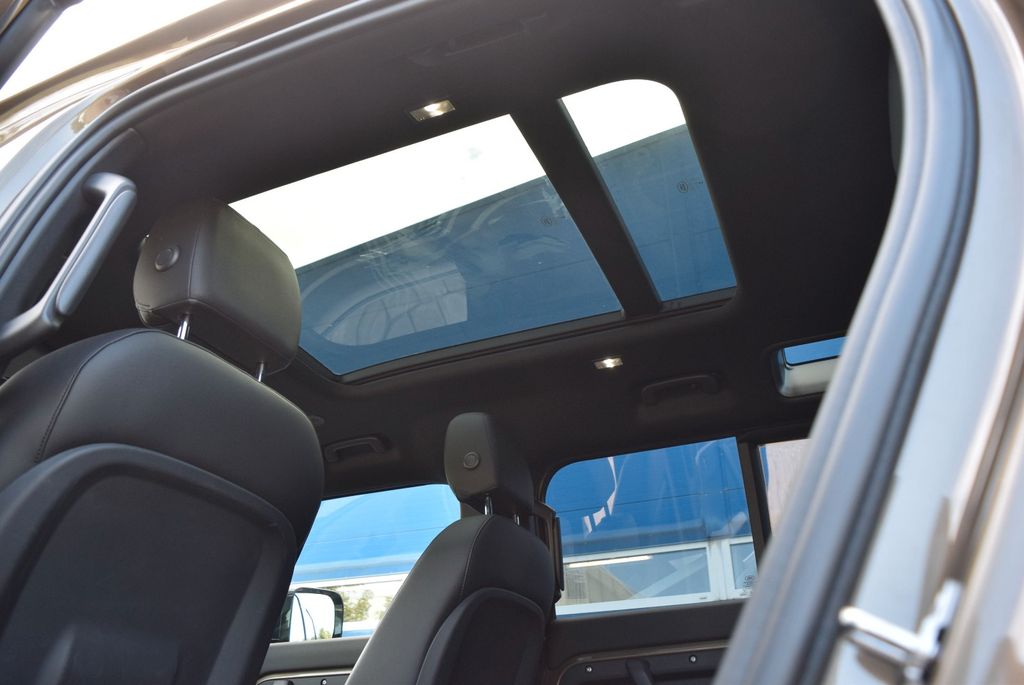 LAND-ROVER Defender 2024