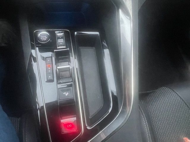 Fahrzeugabbildung Peugeot 3008 GT PlugIn Hybrid4 300 e-EAT8