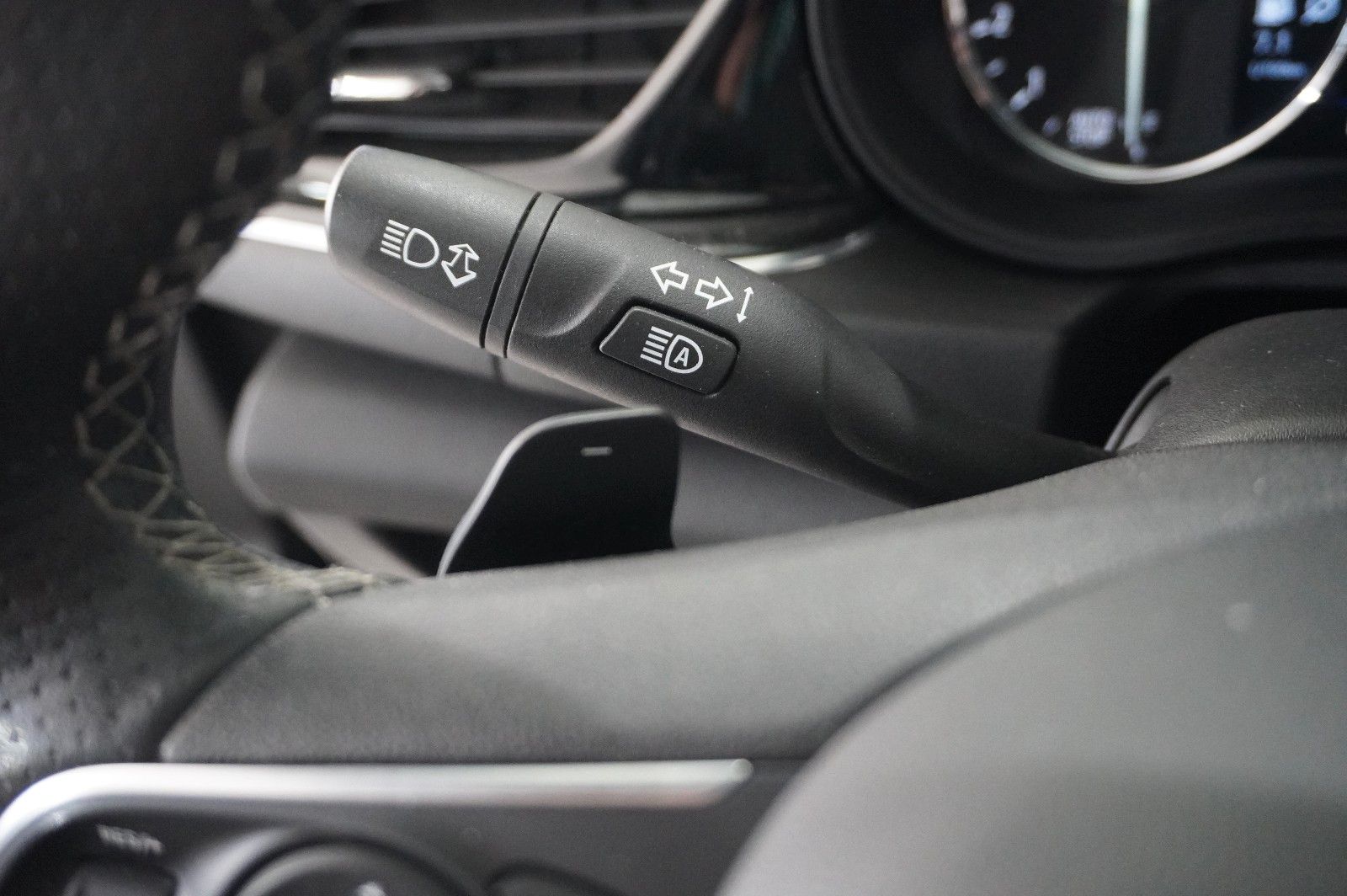 Fahrzeugabbildung Opel Insignia B ST 2.0D ULTIMATE NAVI/OPC/VIRT/SH/AHK