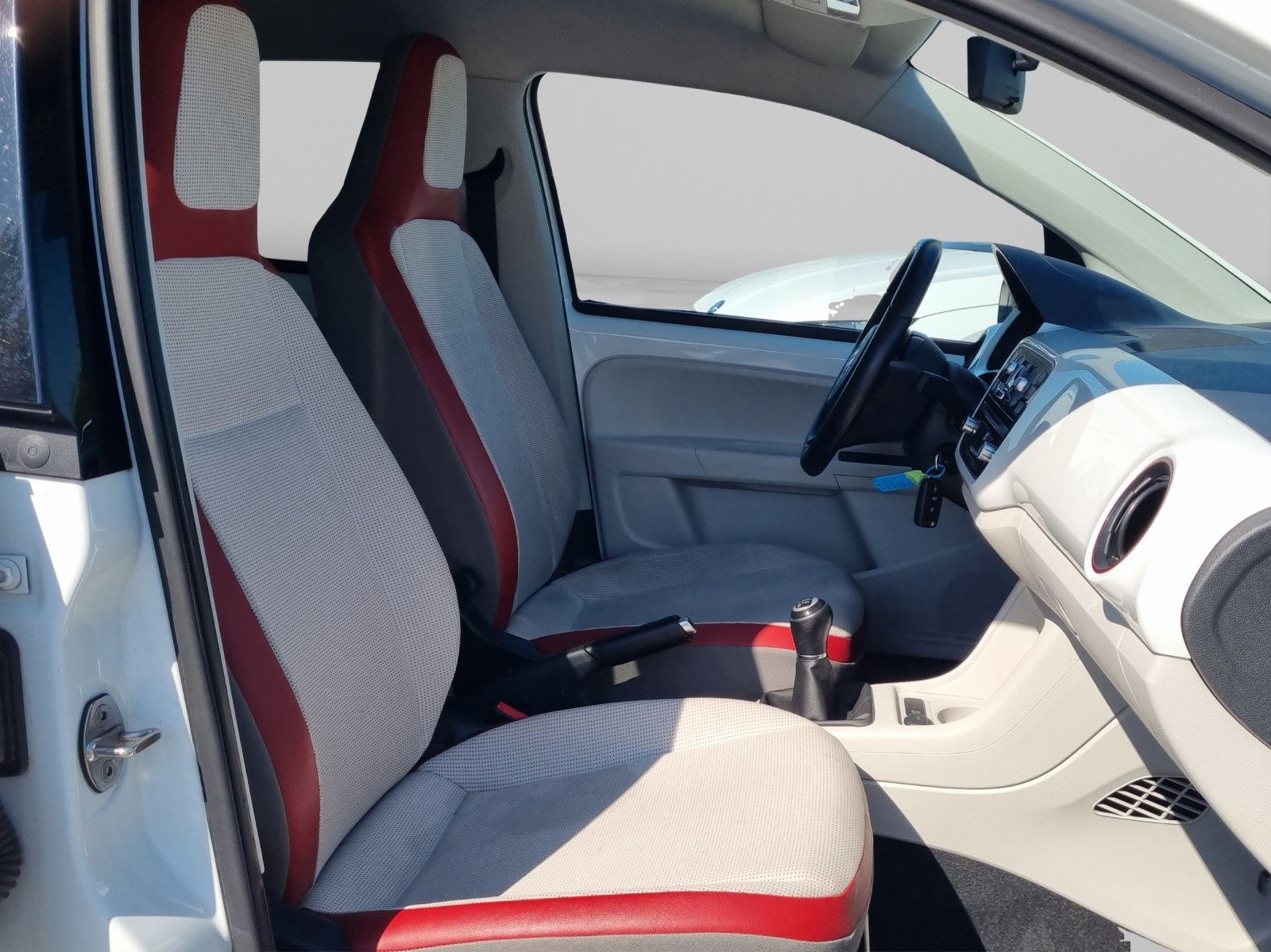 Fahrzeugabbildung Volkswagen Up! Colour Up! BMT 1,0 Klima ZV SHZ