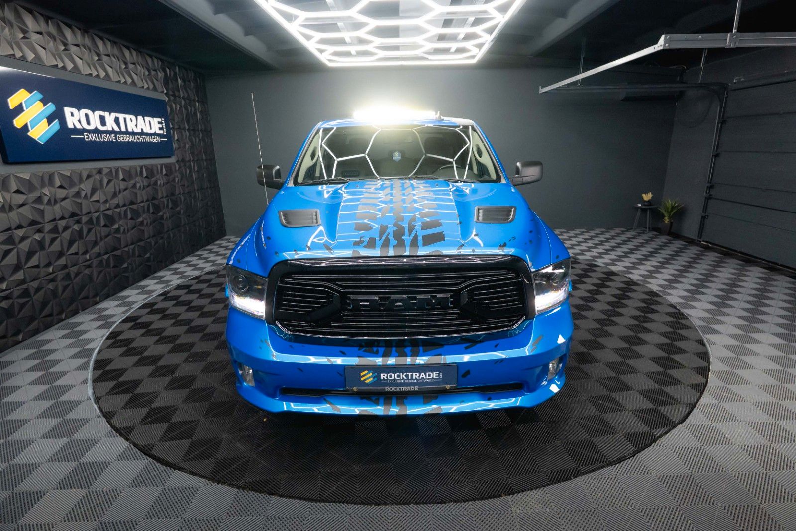 Fahrzeugabbildung Dodge RAM 5.7 V8 HEMI 4x4 OFFROAD Night-Paket *LED*