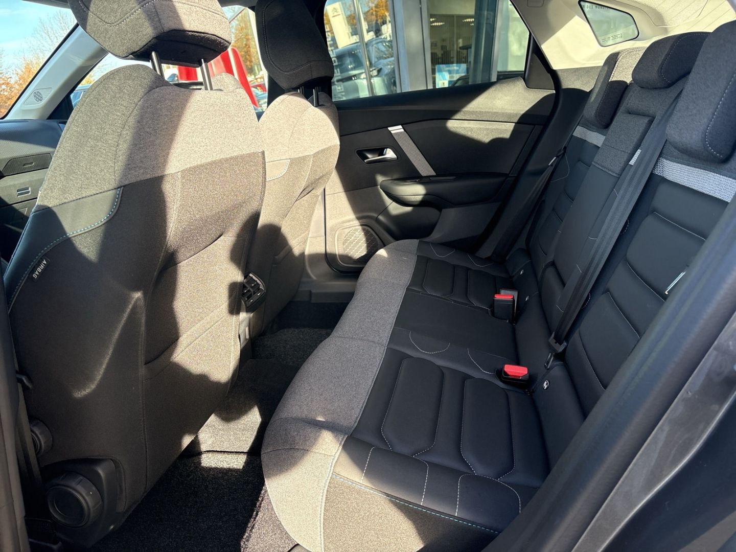 Fahrzeugabbildung Citroën C4 X PureTech 130 S&S EAT8 Shine HUD Navi Digita