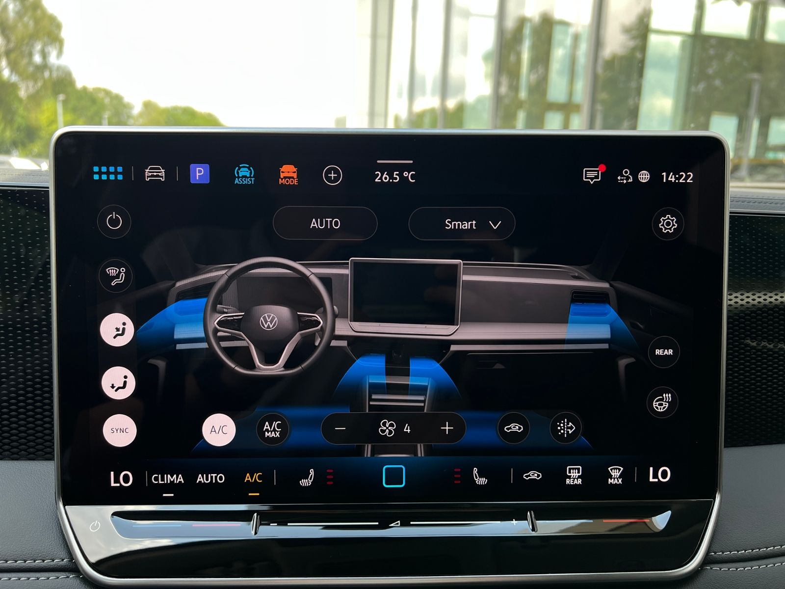 Fahrzeugabbildung Volkswagen Tiguan LIFE 1.5 eTSI DSG *AHK, LED Plus, Kamera,
