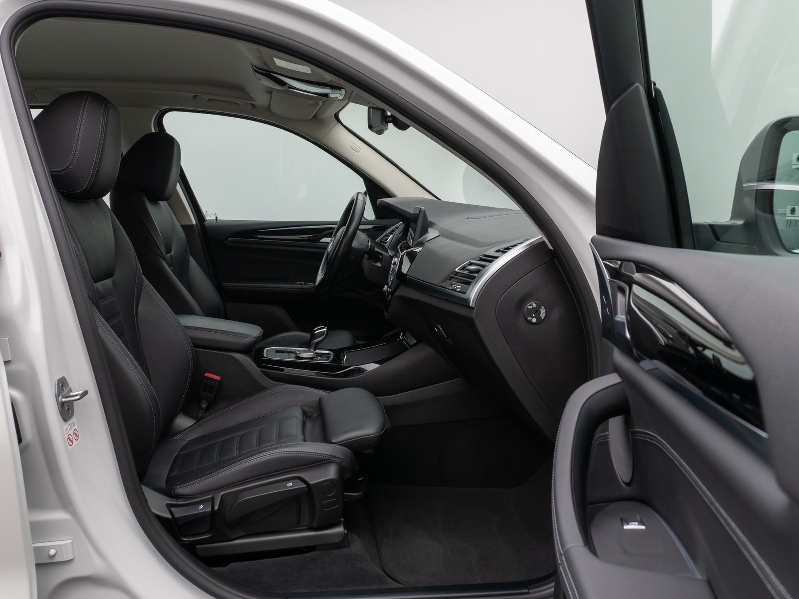 Fahrzeugabbildung BMW X3 xD30e Kamera HUD DAB Lenkrhzg Alarm AHK Sport