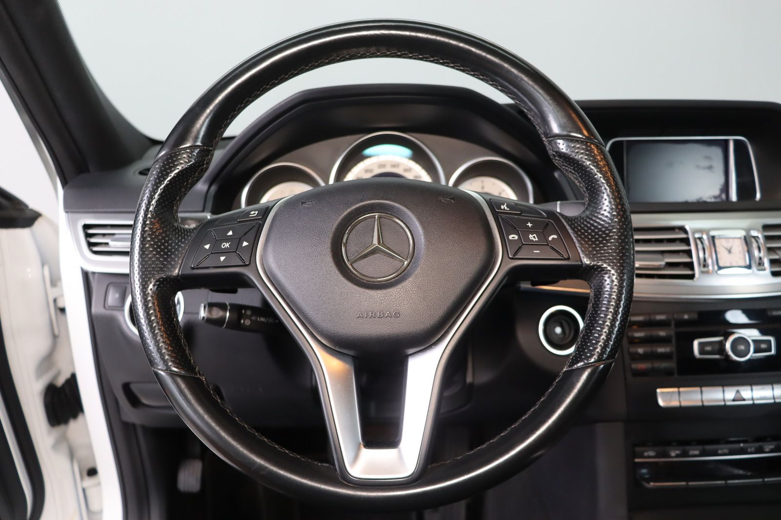 Fahrzeugabbildung Mercedes-Benz E 200 BlueTEC * LED * Navi * HU 03.2028 Avantgar