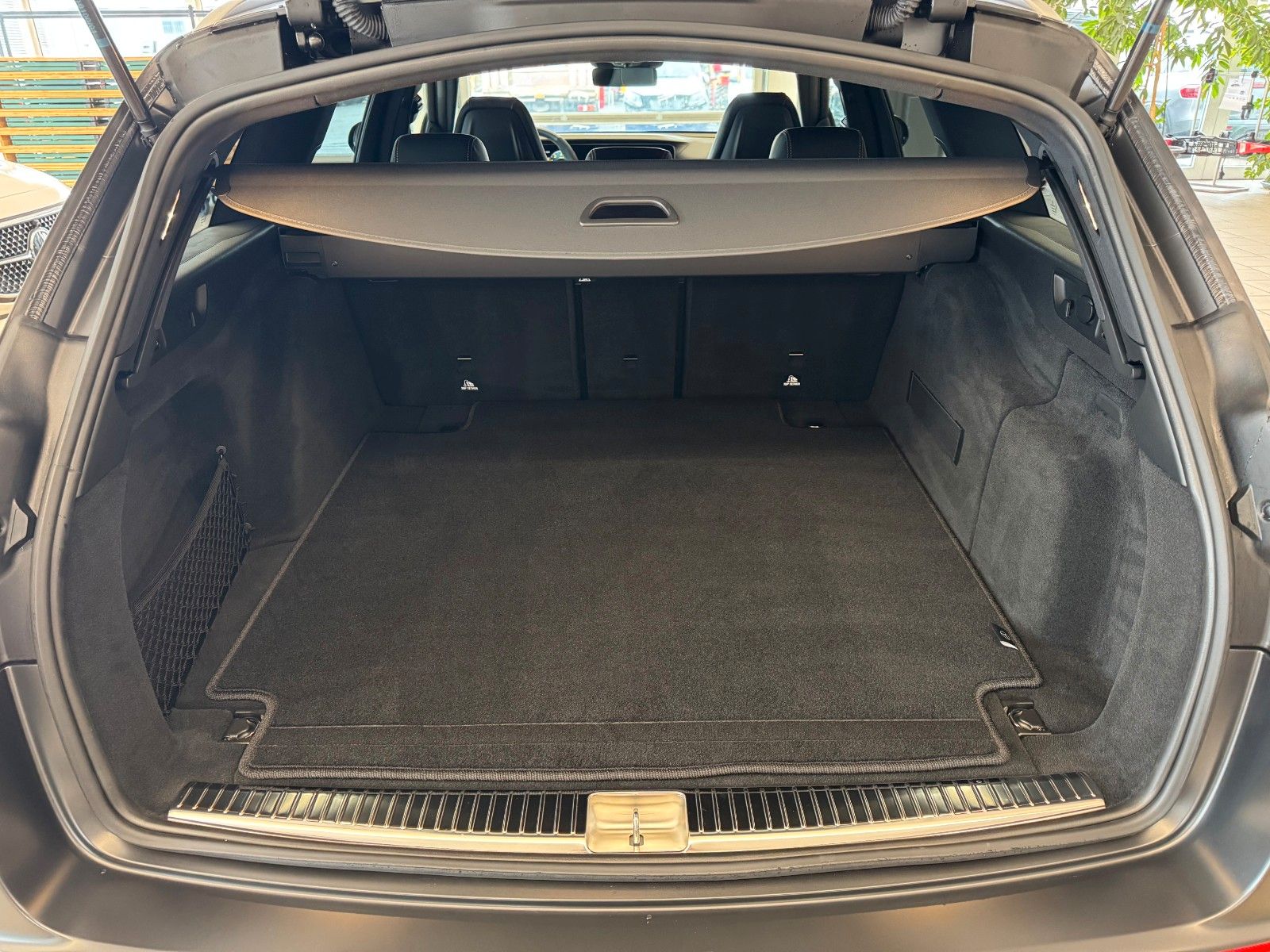 Fahrzeugabbildung Mercedes-Benz E 63 S AMG+FinalEdition+Distr+Burm+AirM+HUD